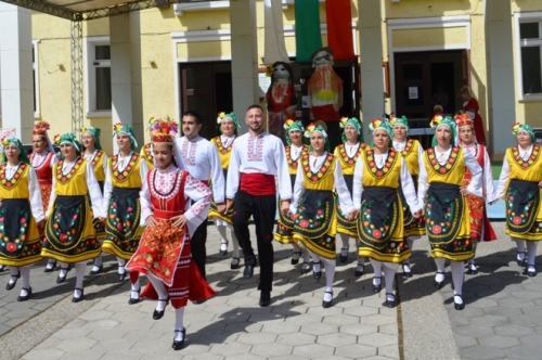 „МАЙСКИ  ФОЛКЛОРНИ  РИТМИ” / 22 МАЙ - ПЪРВИ ПРАЗНИК НА ХОРОТО